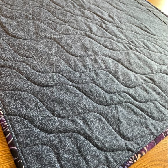 Handmade Batik quilt wall hanging or table topper - Picture 10 of 16